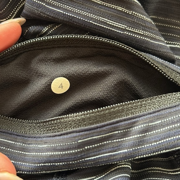 Lululemon Pace Rival Crop 22" Cyber Stripe Naval Blue/Black leggings - Picture 7 of 8